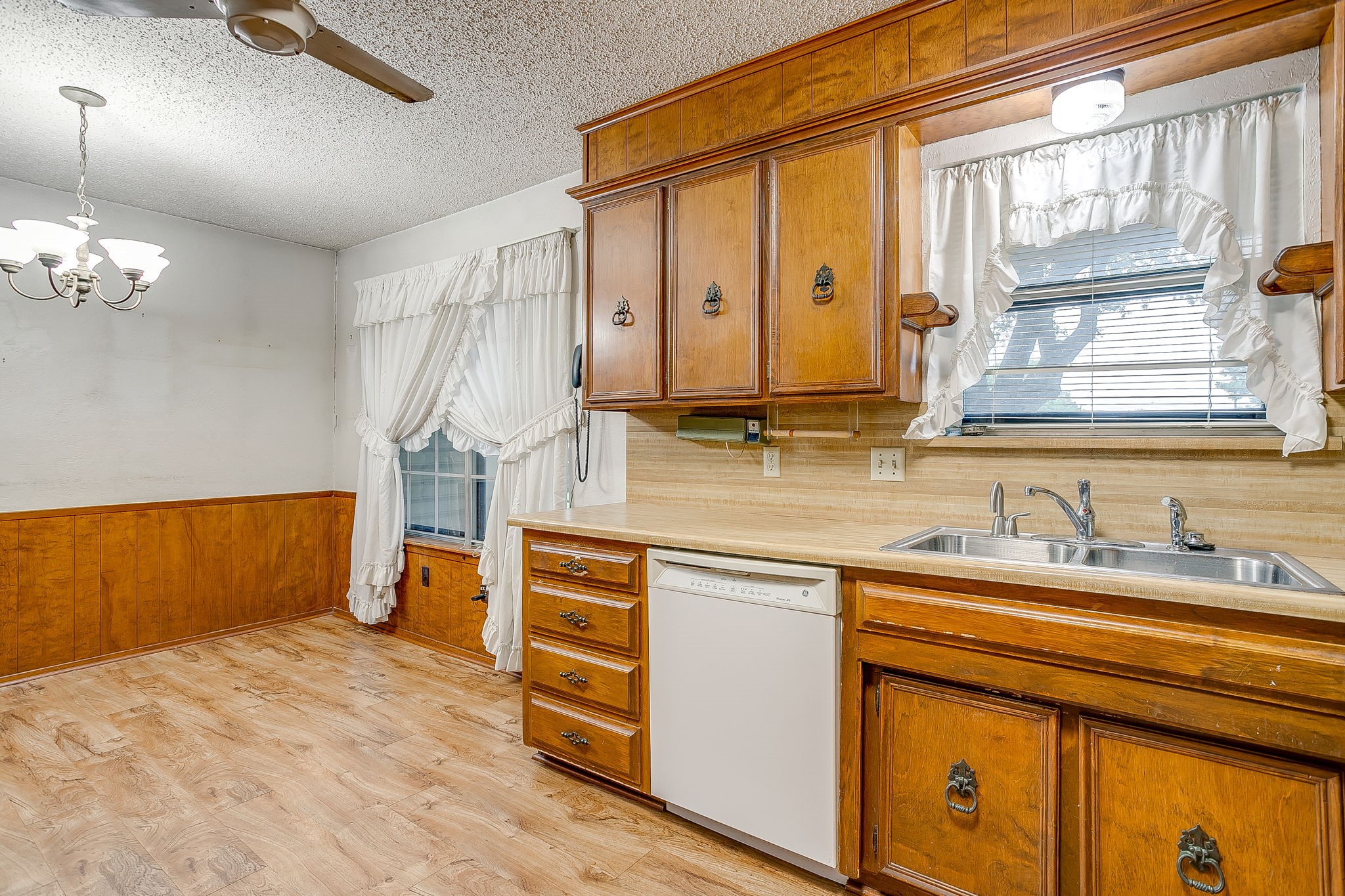 421 Linda Drive Burleson TX 76028
