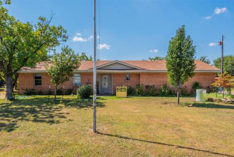 1803 S Hall Street Ennis TX 75119