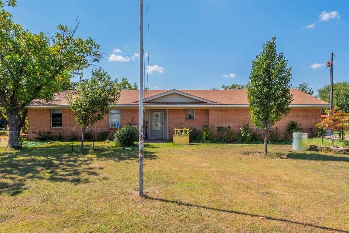1803 S Hall Street Ennis TX 75119