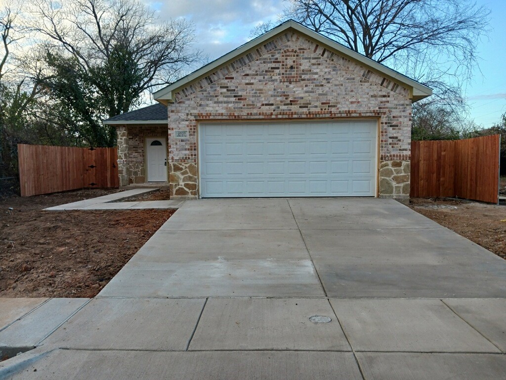 2727 Maurine F Bailey Way Dallas TX 75215