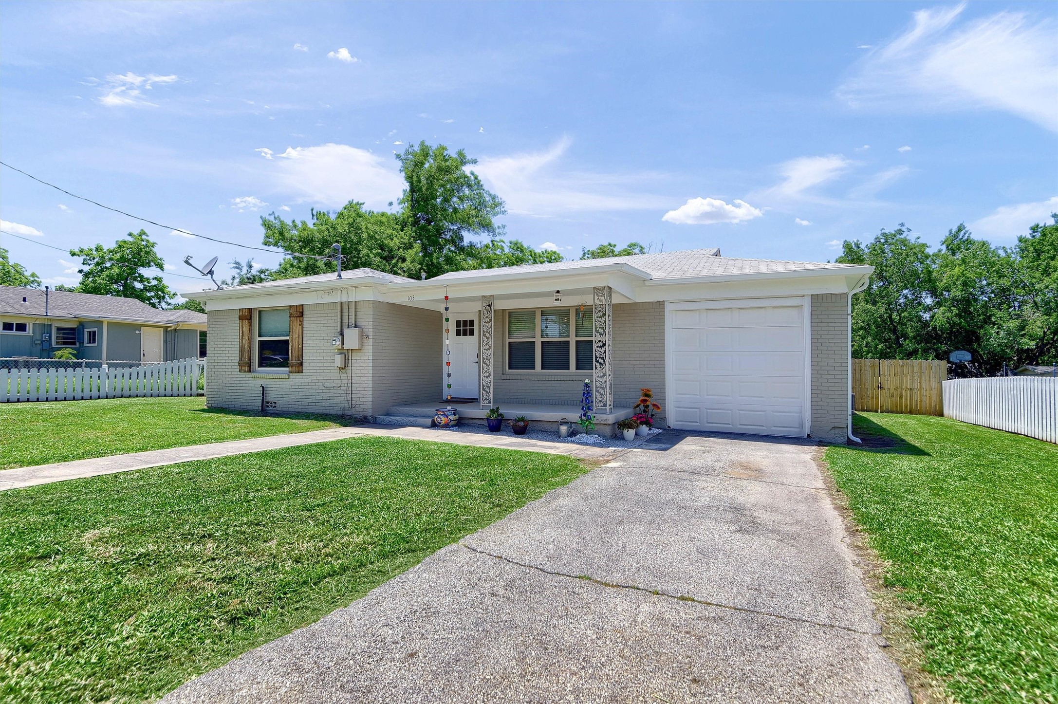 103 Tipton Street Whitesboro TX 76273