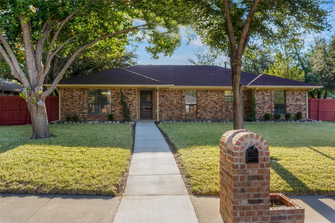 1104 Waterview Lane Desoto TX 75115