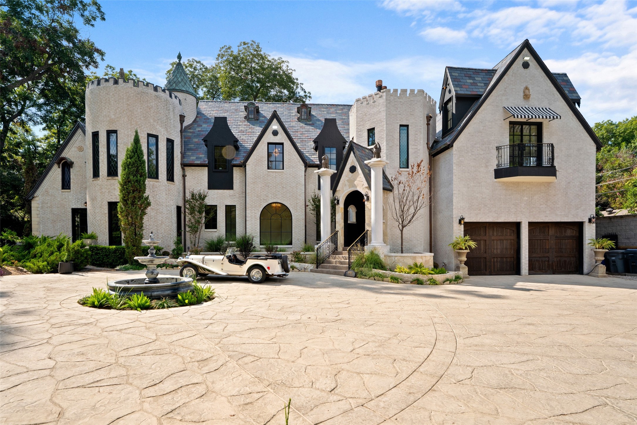 Dallas TX, 6941 Gaston Avenue