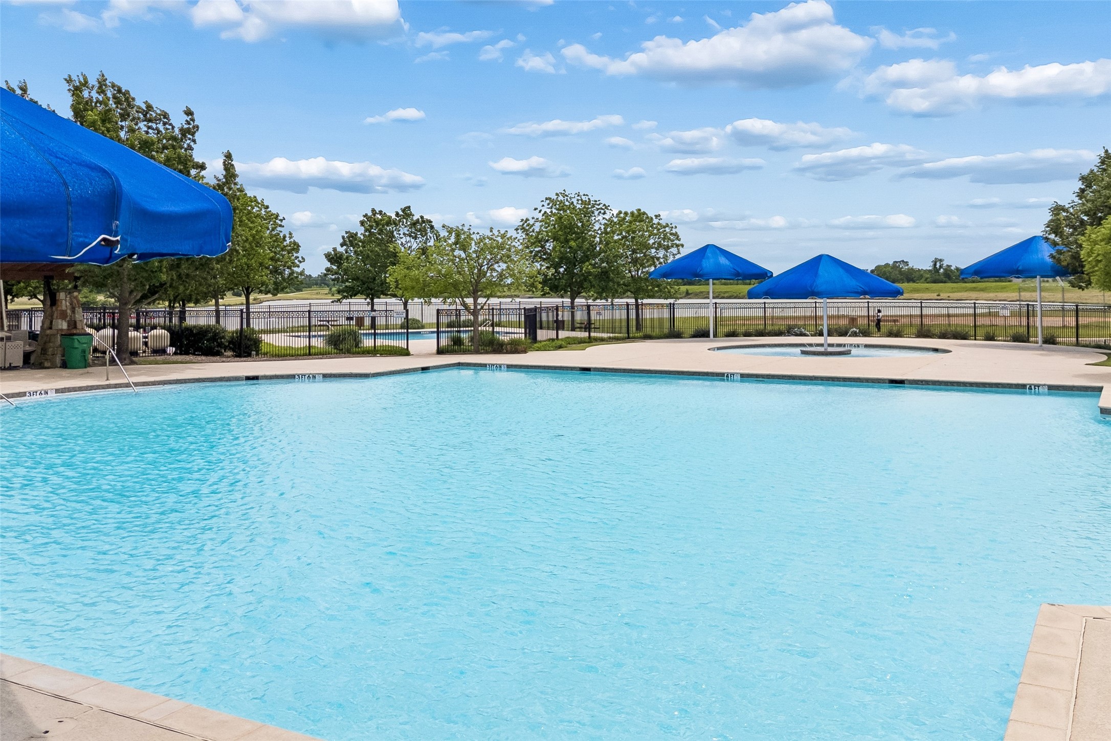 2049 Kingsbridge Drive Heartland TX 75126