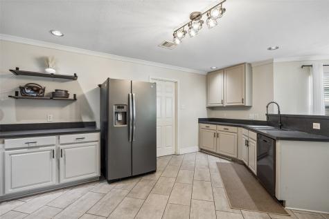 2049 Kingsbridge Drive Heartland TX 75126