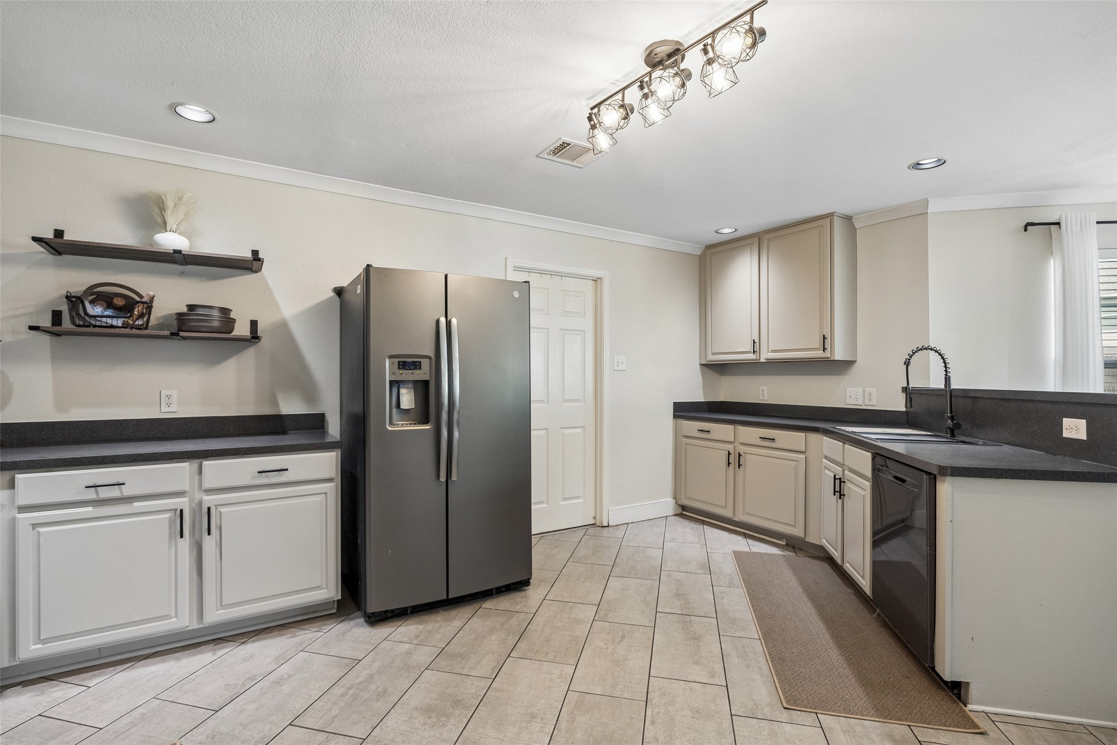 2049 Kingsbridge Drive Heartland TX 75126