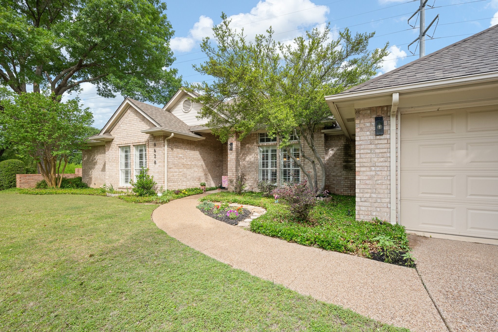 6628 Westmoor Lane Benbrook TX 76132
