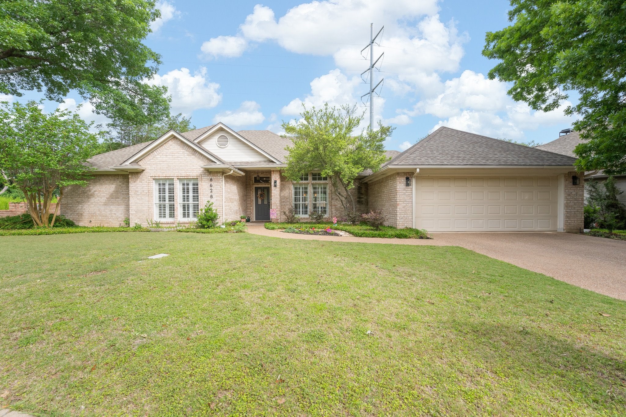 6628 Westmoor Lane Benbrook TX 76132