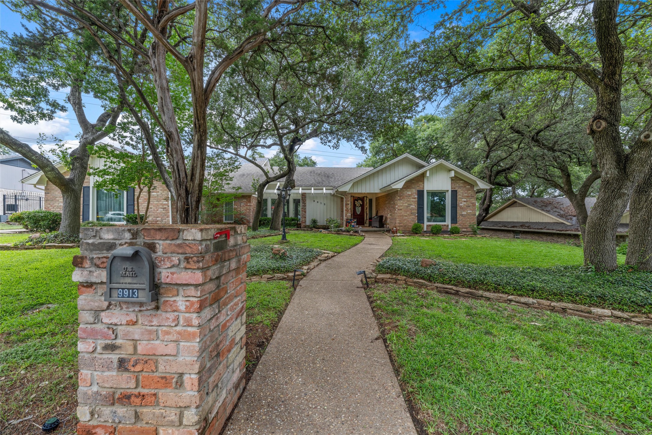 9913 Burgundy Lane Woodway TX 76712