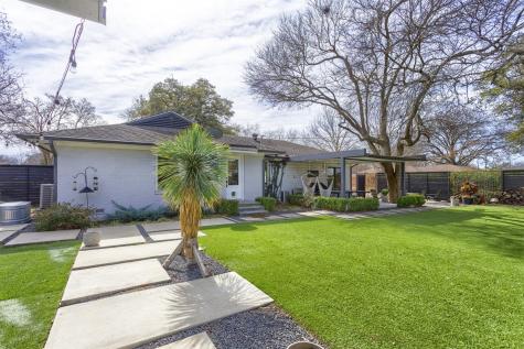 1812 Carol Street Mckinney TX 75069