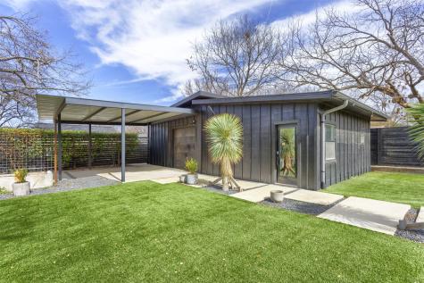 1812 Carol Street Mckinney TX 75069