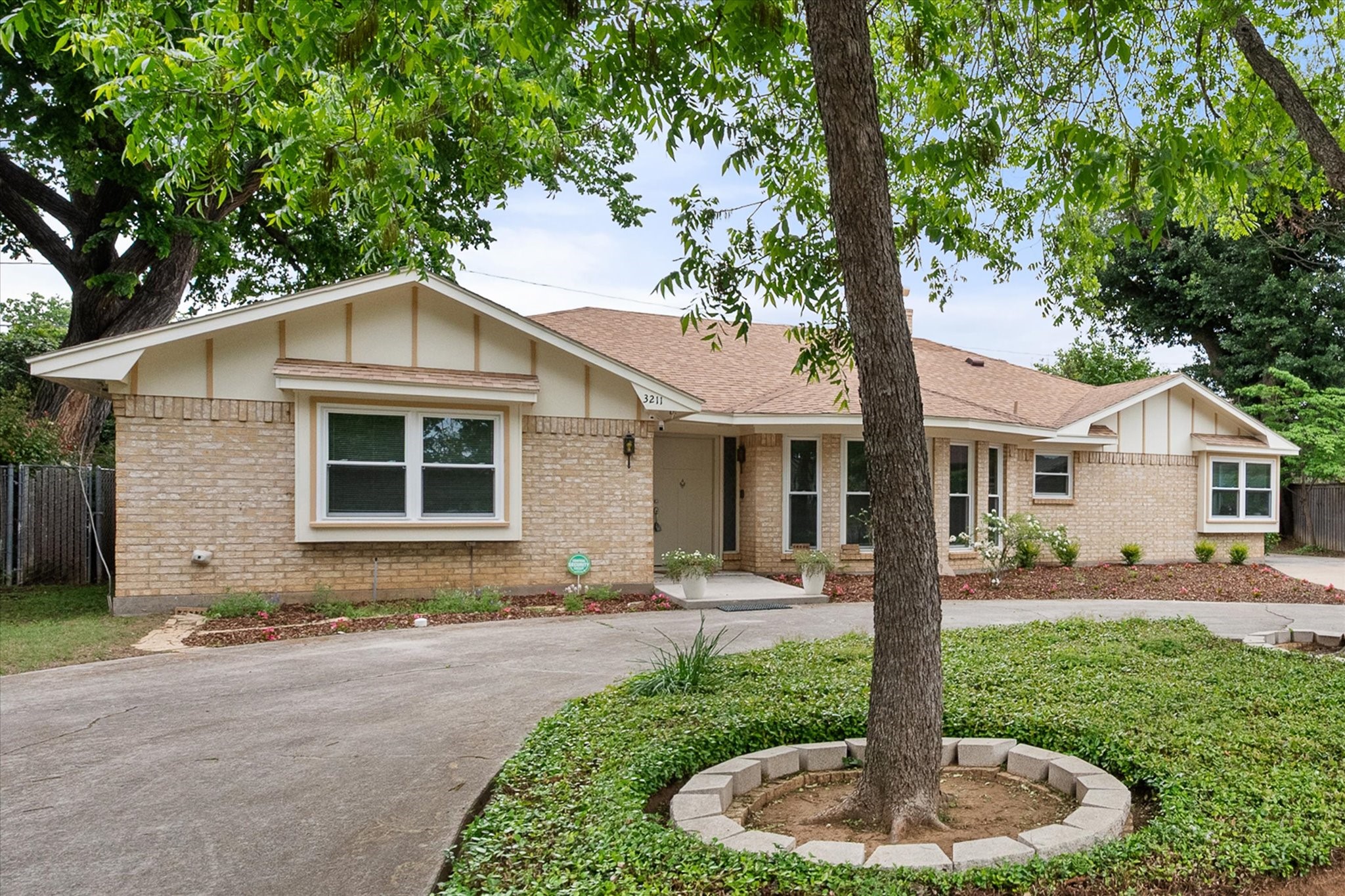 3211 Vernon Drive Arlington TX 76015