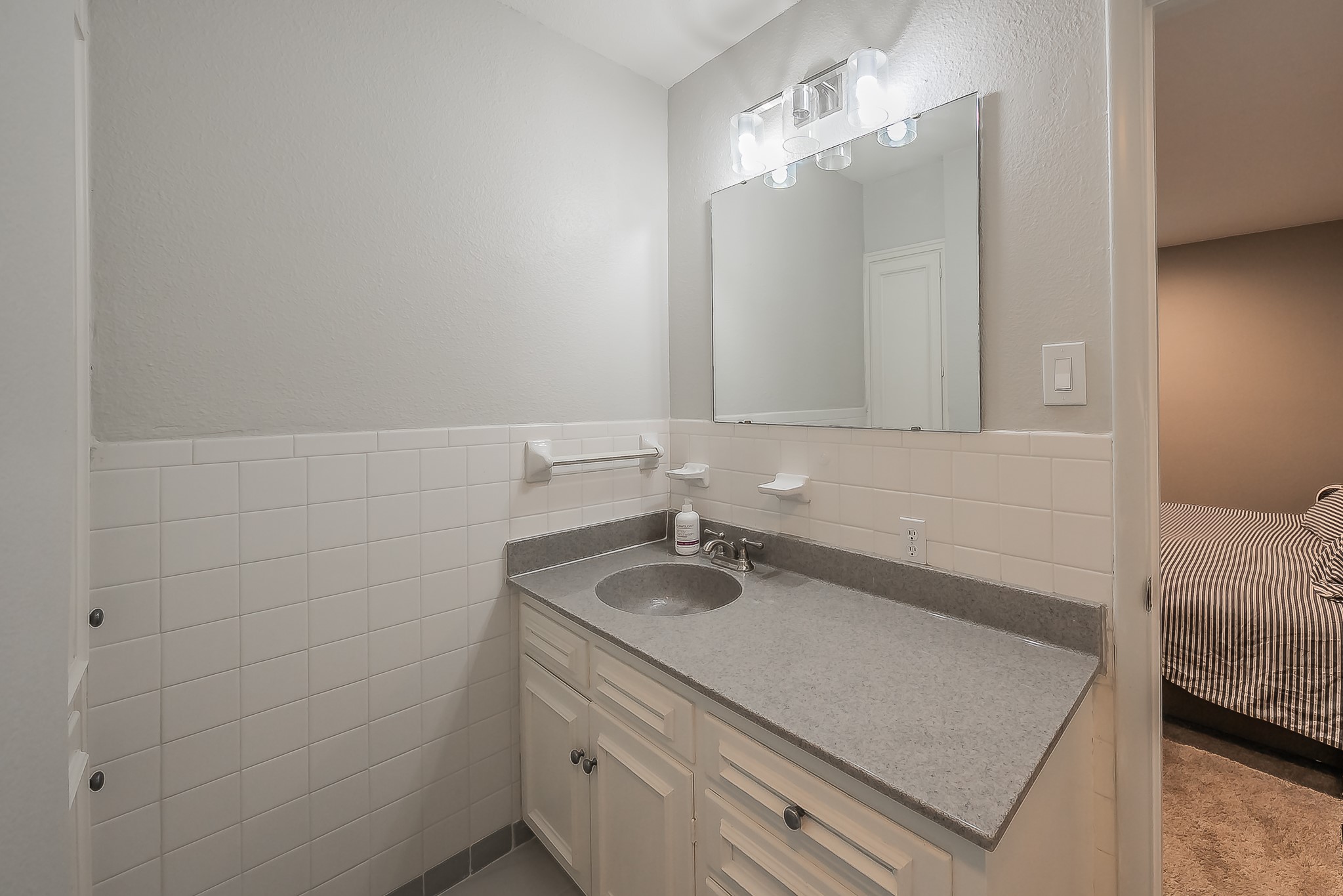 4105 Shady Valley Court Arlington TX 76013