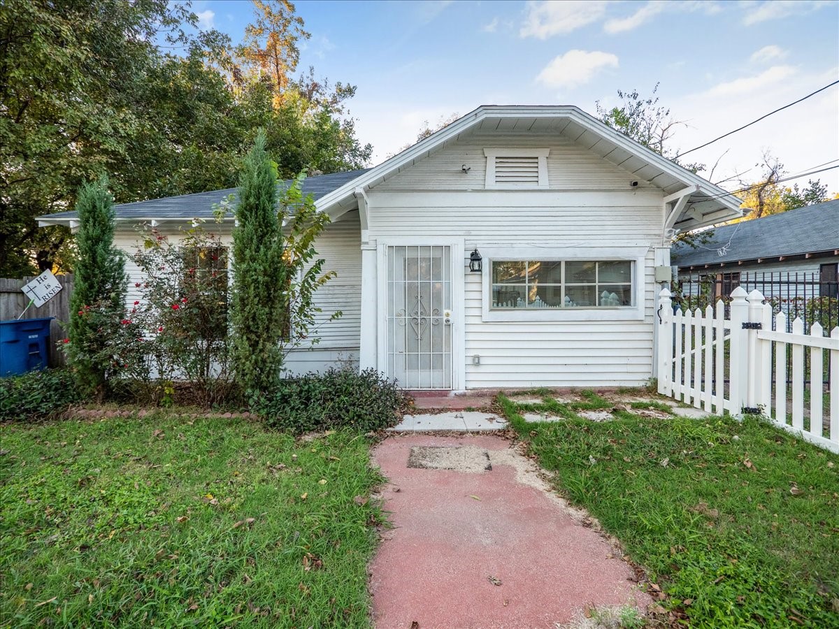 2631 Marburg Street Dallas TX 75215