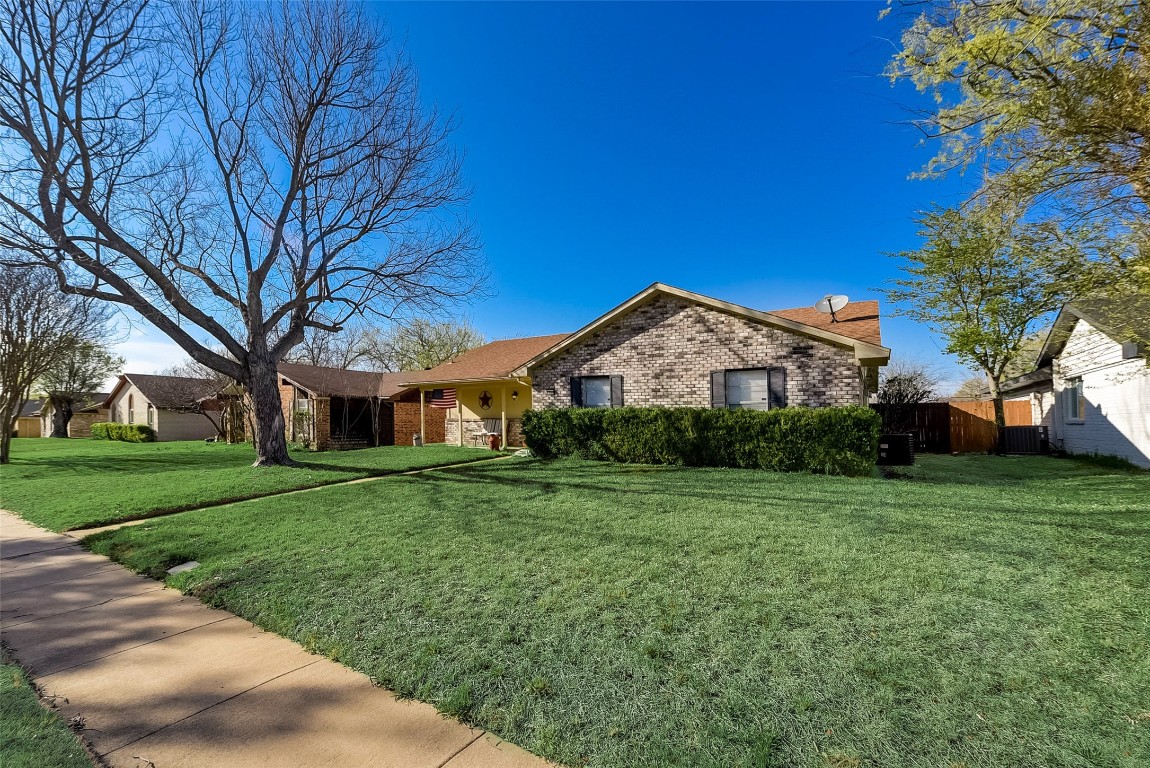 1713 Warwick Street Garland TX 75044