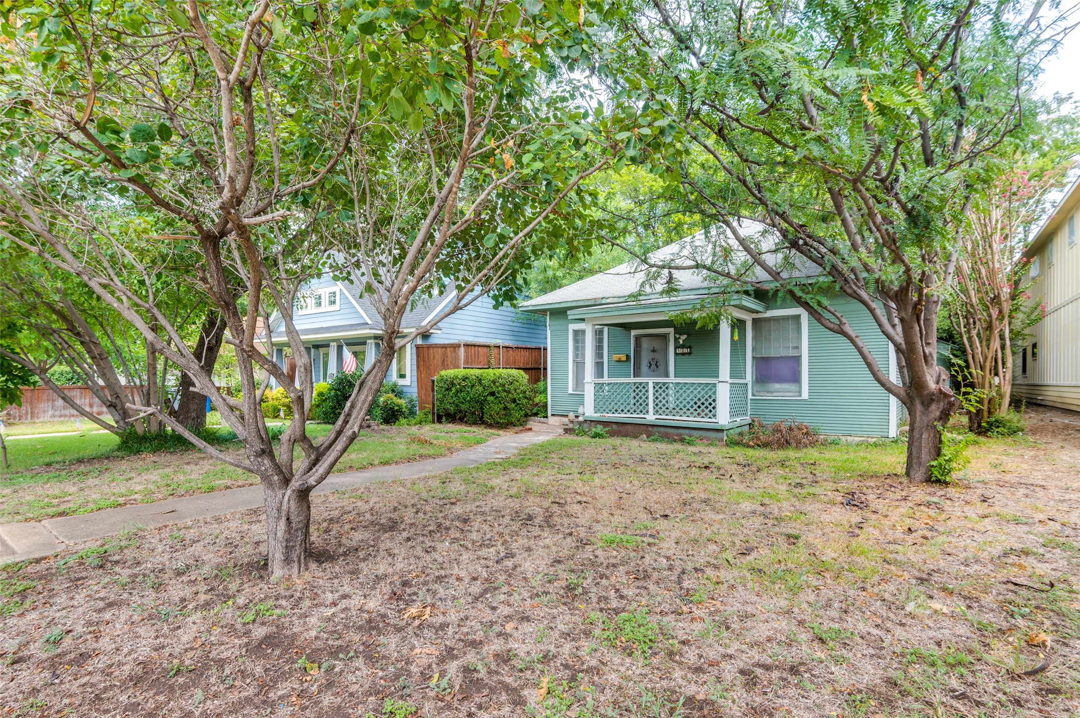 904 Haines Avenue Dallas TX 75208