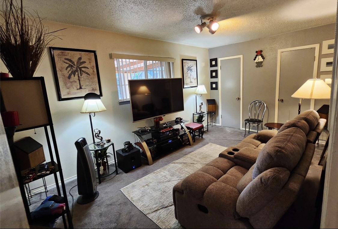 2017 Meadow Glen Irving TX 75060