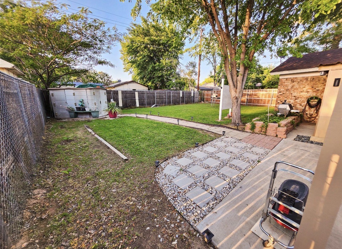 2017 Meadow Glen Irving TX 75060
