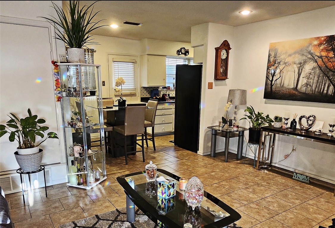 2017 Meadow Glen Irving TX 75060