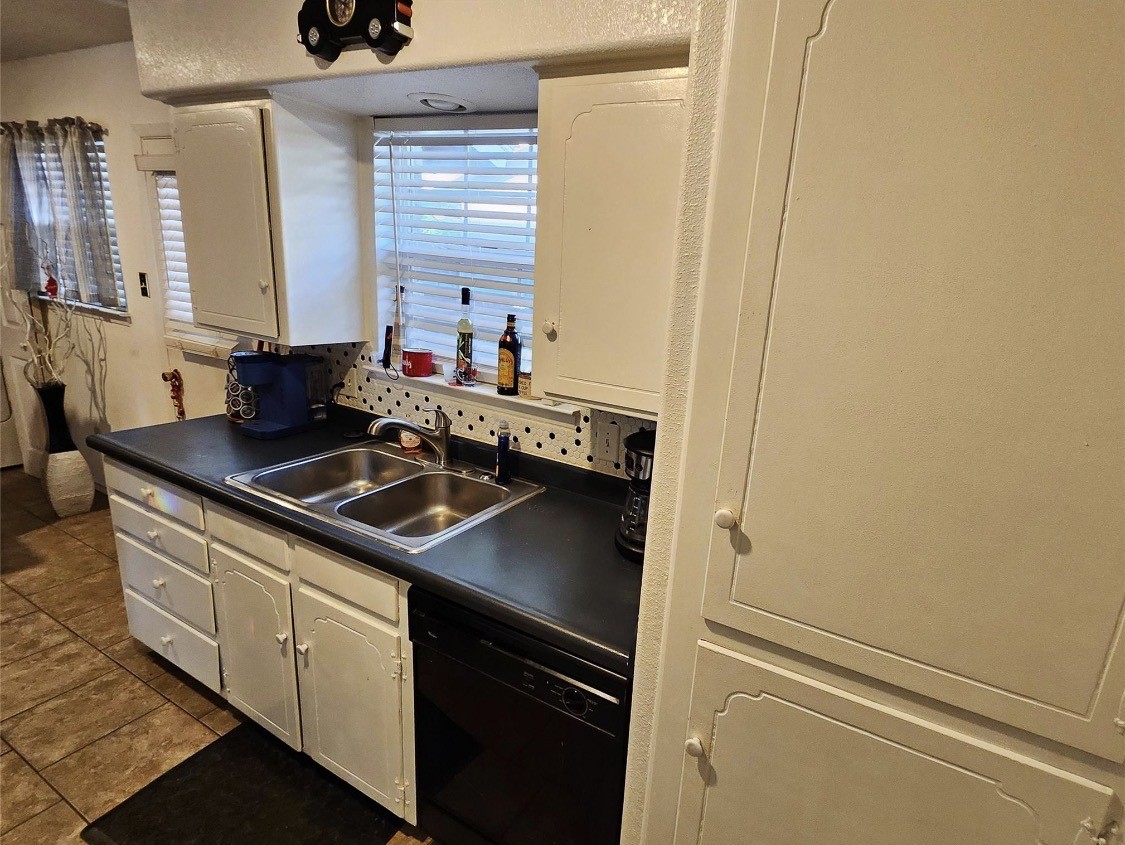 2017 Meadow Glen Irving TX 75060