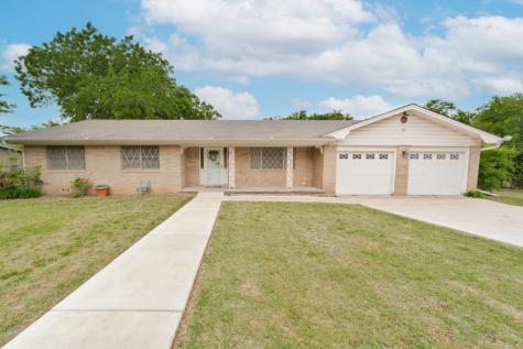 304 Alvord Street Chico TX 76431