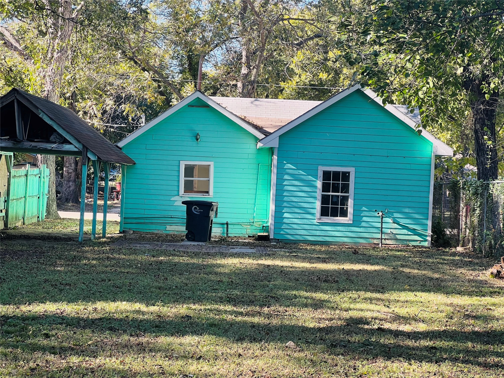 106 Columbia Street Cleburne TX 76031