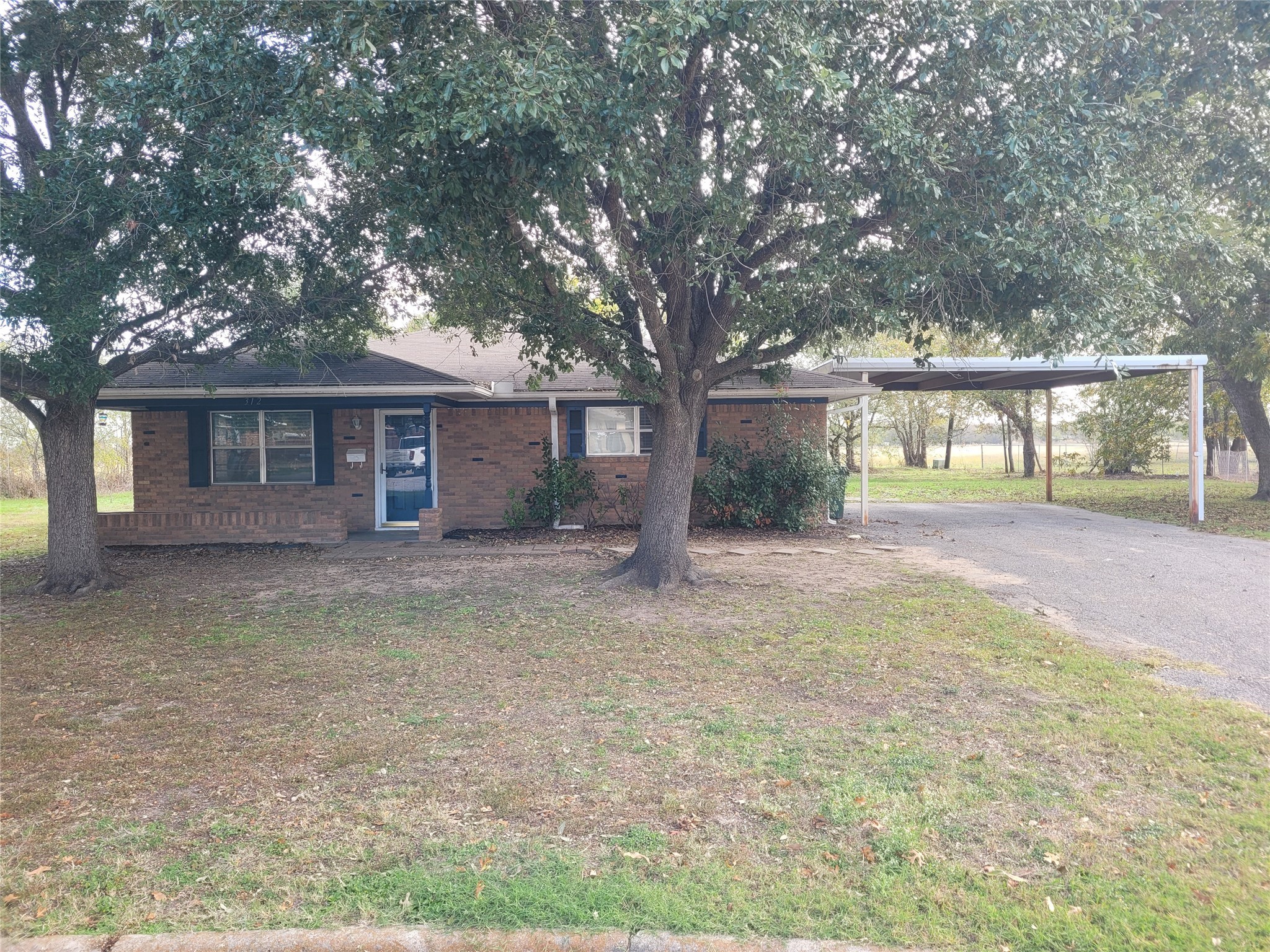312 L S P Circle Kerens TX 75144