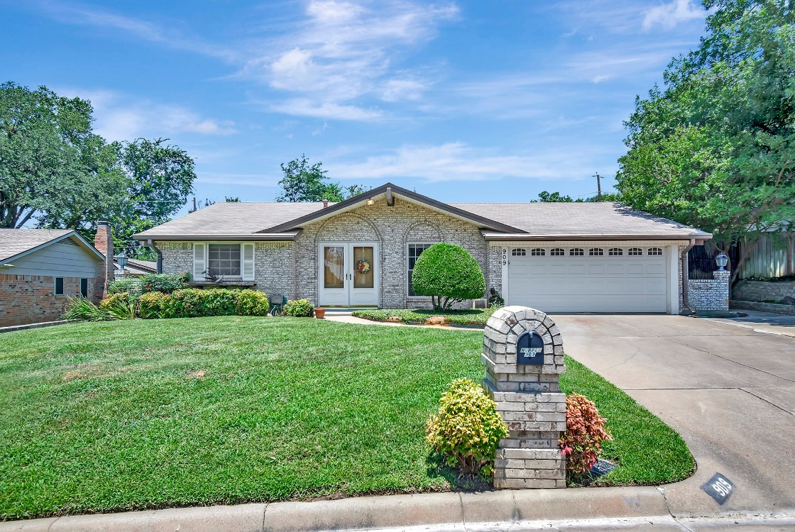 909 Natchez Avenue Bedford TX 76022