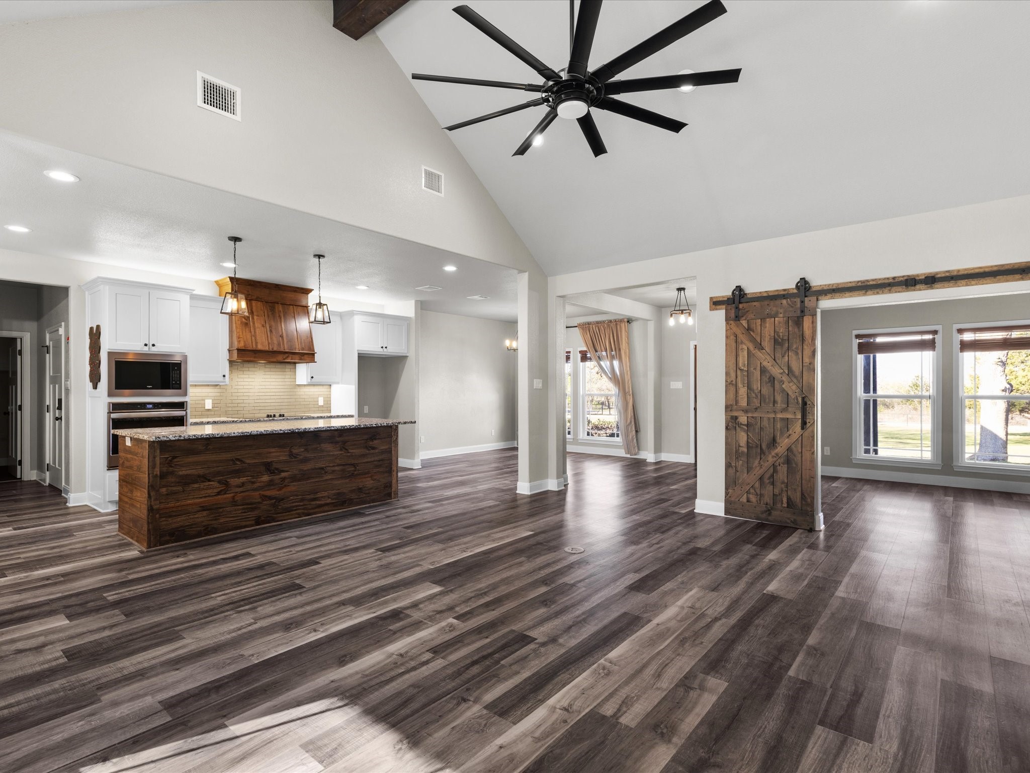 1725 S Hubbard Street Alvord TX 76225