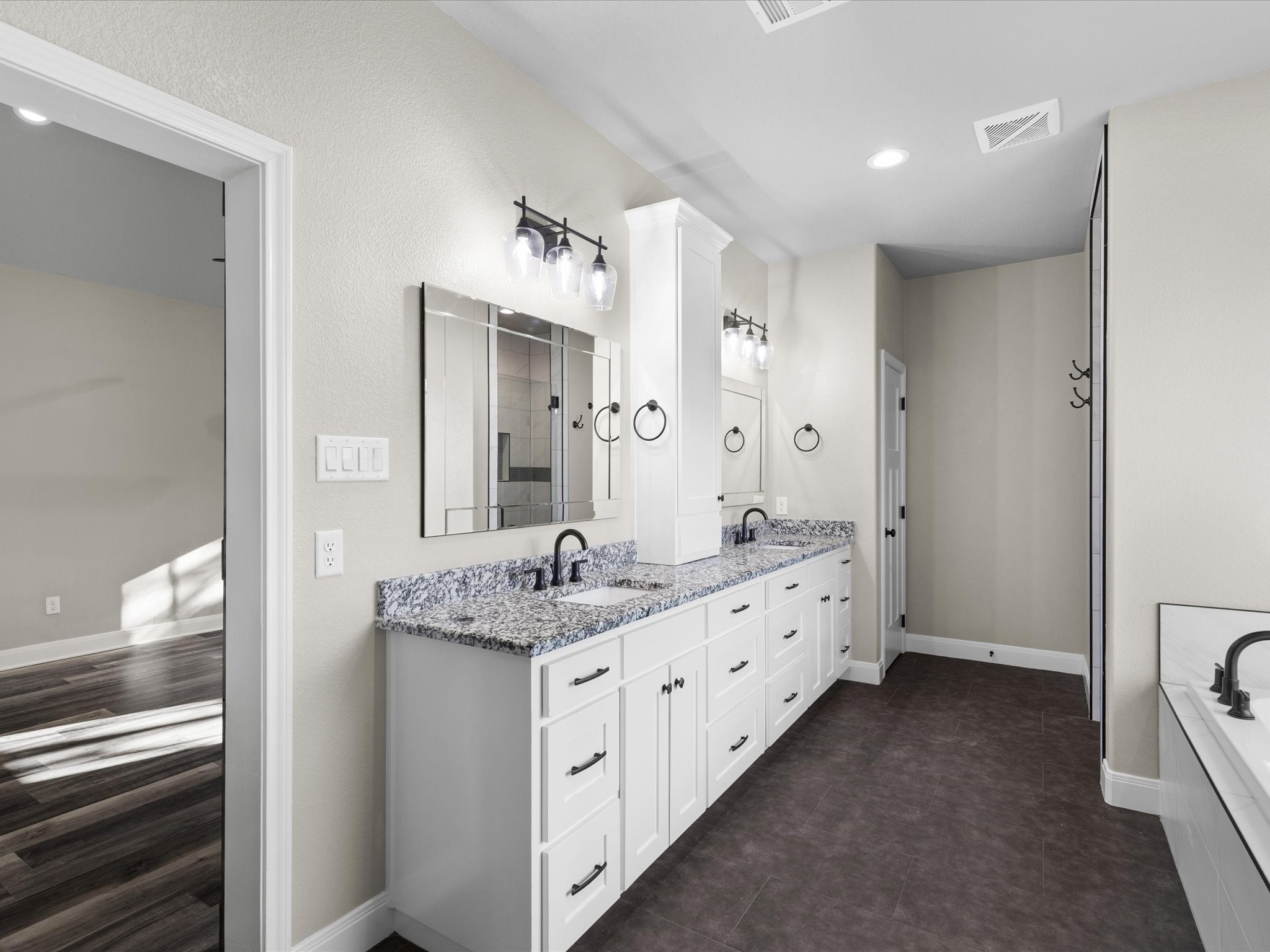 1725 S Hubbard Street Alvord TX 76225