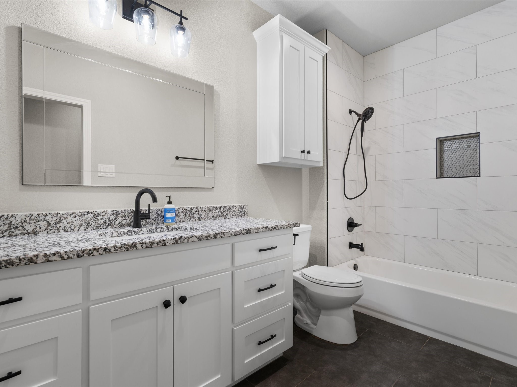 1725 S Hubbard Street Alvord TX 76225