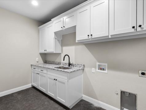 1725 S Hubbard Street Alvord TX 76225