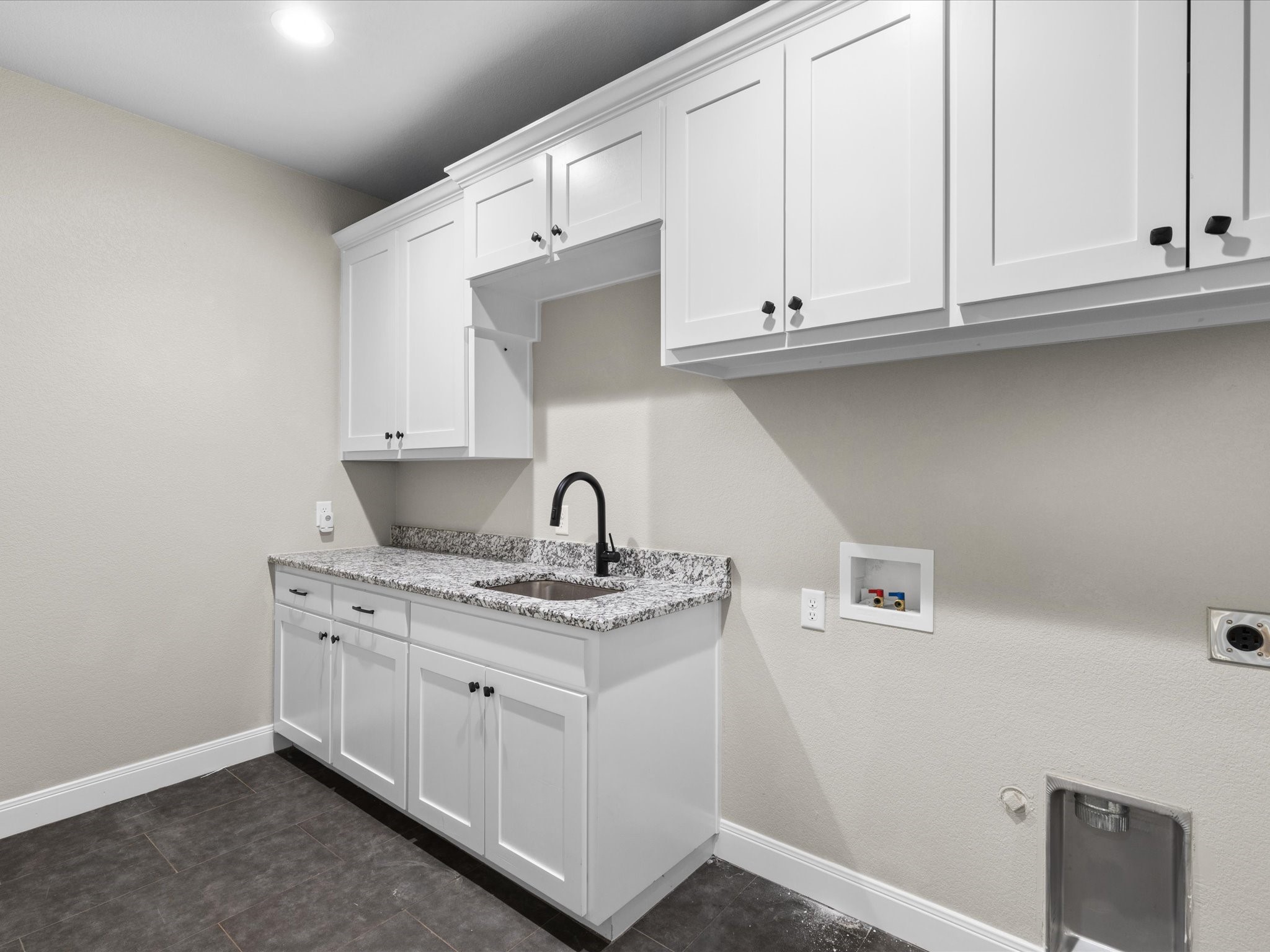 1725 S Hubbard Street Alvord TX 76225