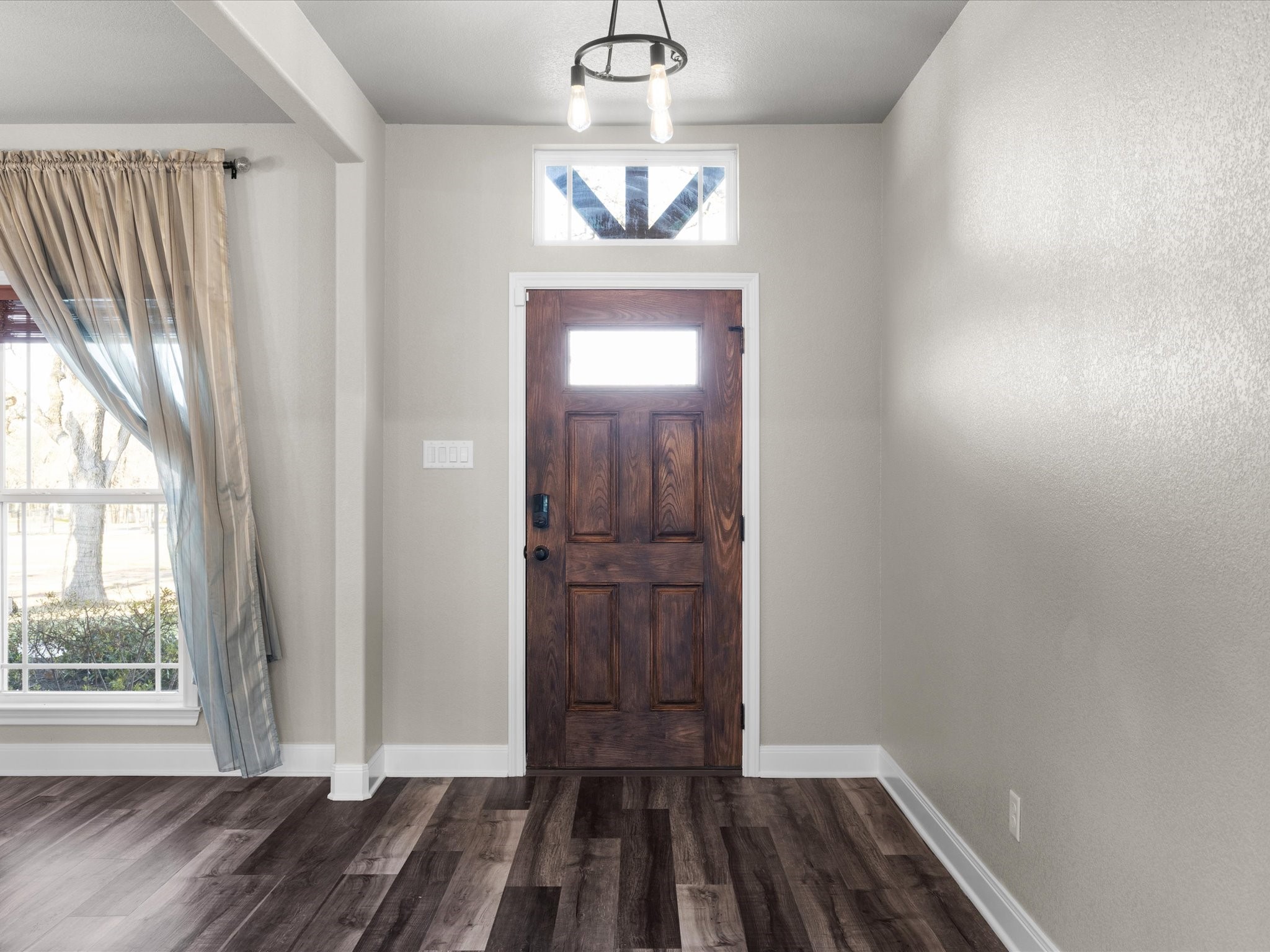 1725 S Hubbard Street Alvord TX 76225