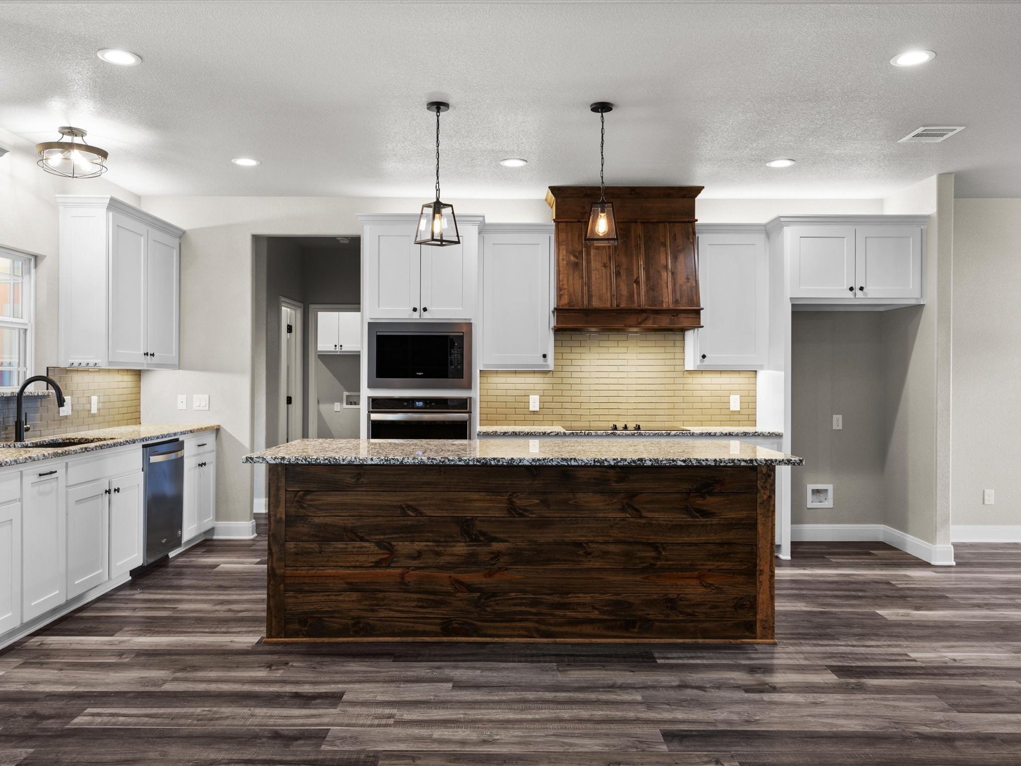 1725 S Hubbard Street Alvord TX 76225