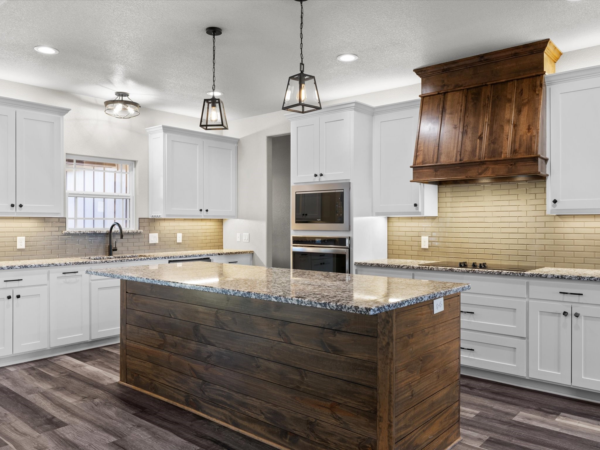 1725 S Hubbard Street Alvord TX 76225