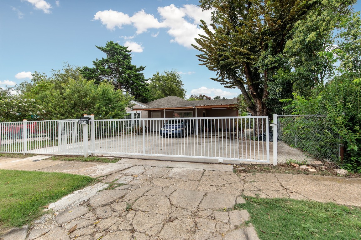 2814 Falls Drive Dallas TX 75211