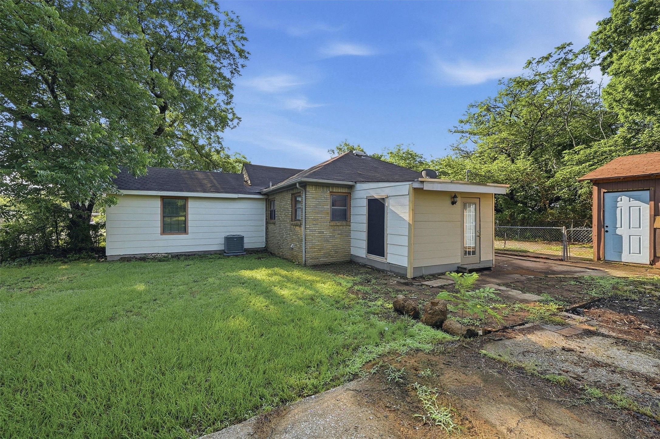 2912 W Morton Street Denison TX 75020