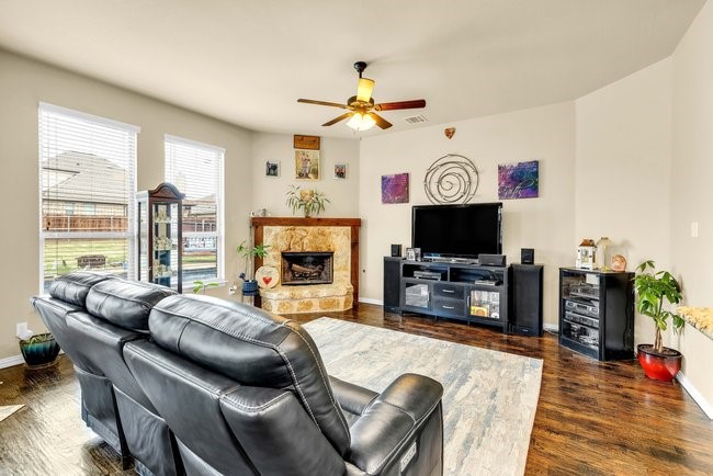 905 Cloudlock Drive Saginaw TX 76179