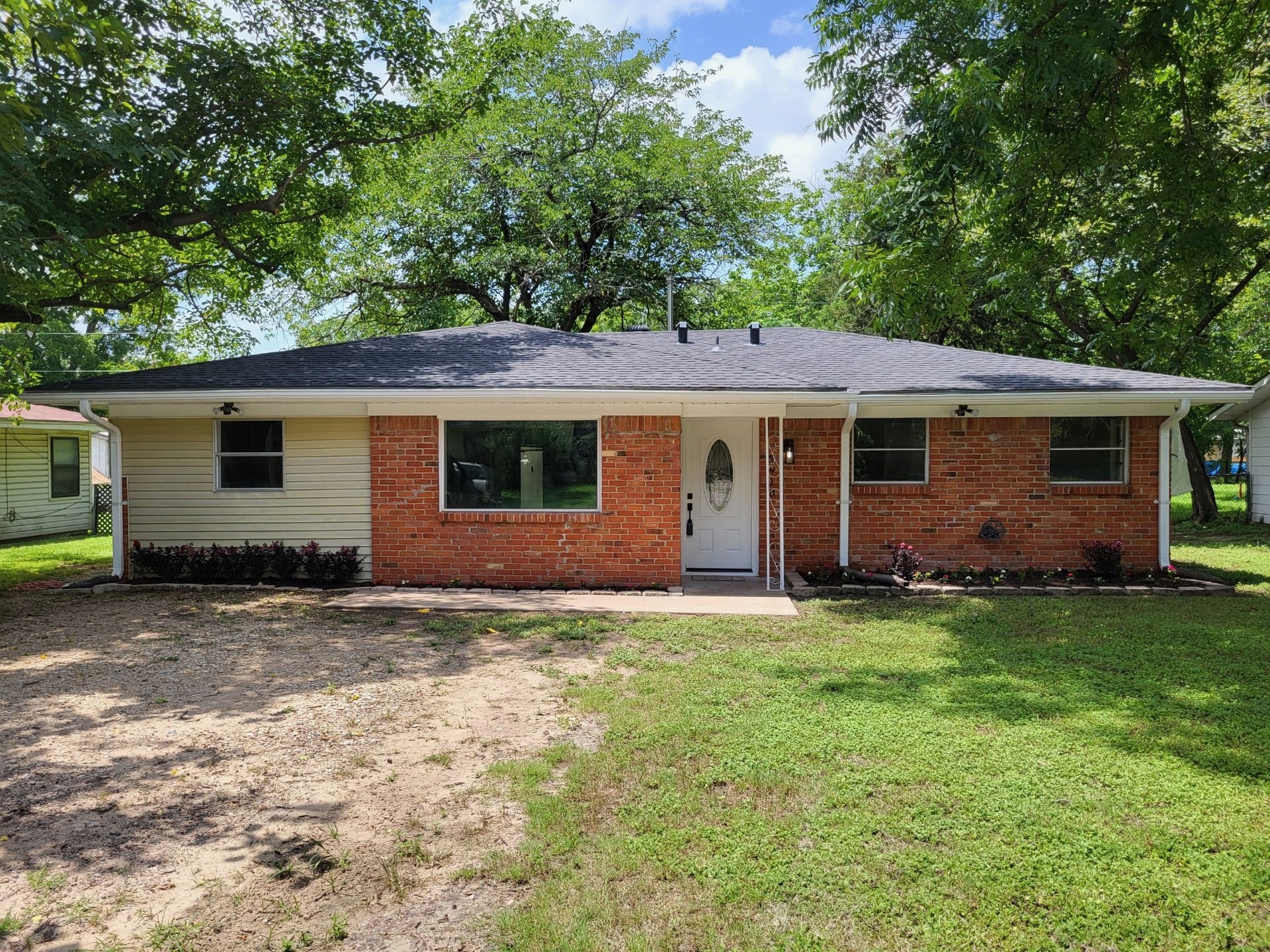 2410 W Collin Street Corsicana TX 75110