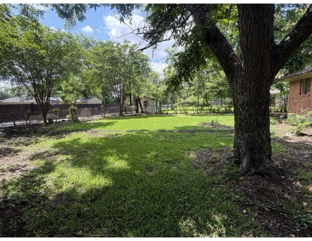 1825 Arrow Lane Garland TX 75042