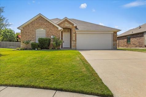 749 Misty Oak Trail Burleson TX 76028