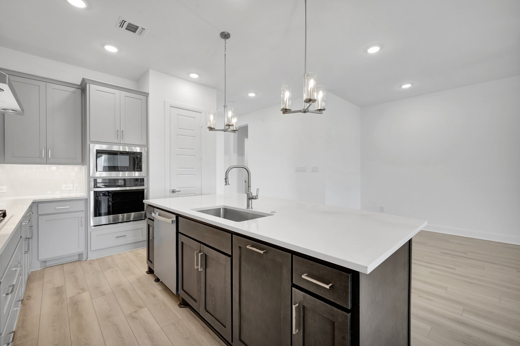 2079 Emerald Grove Lane Arlington TX 76005