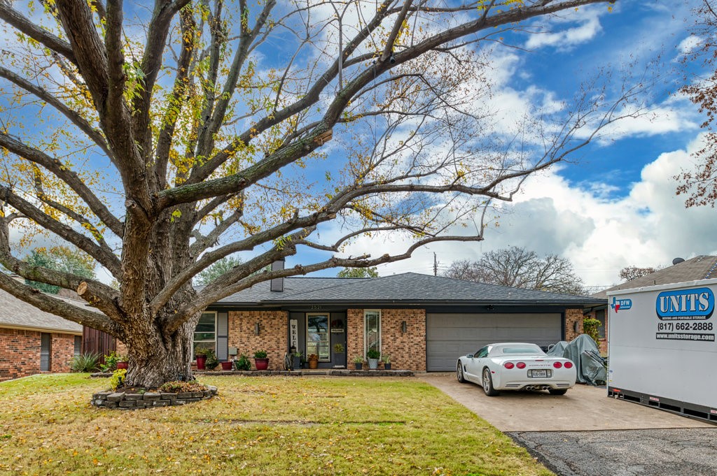2521 Lone Star Lane Grapevine TX 76051