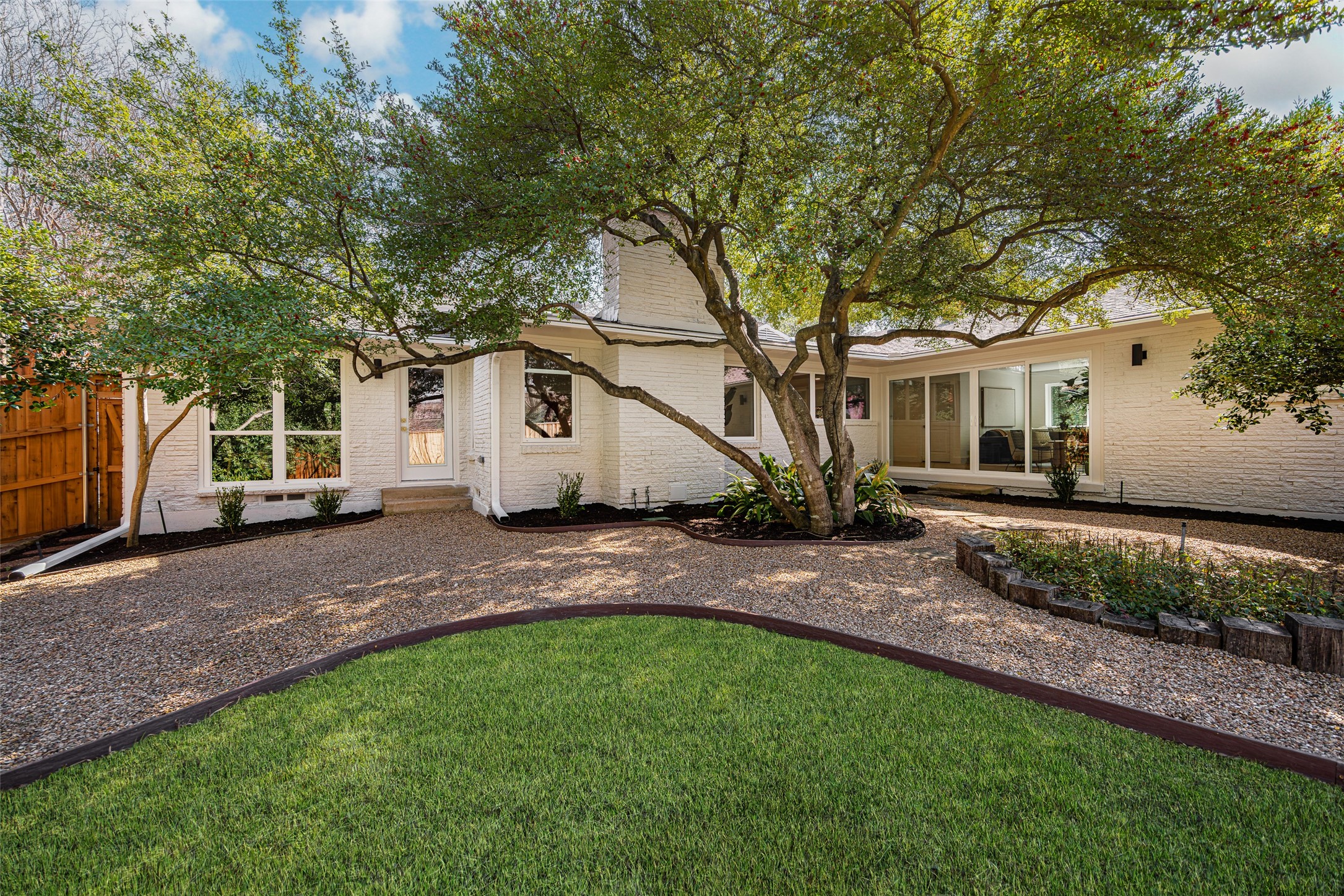 13723 Hughes Lane Dallas TX 75240