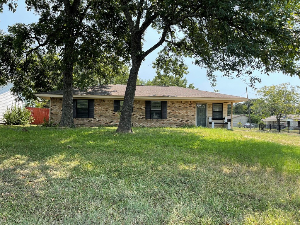 2409 W 4th Avenue Corsicana TX 75110