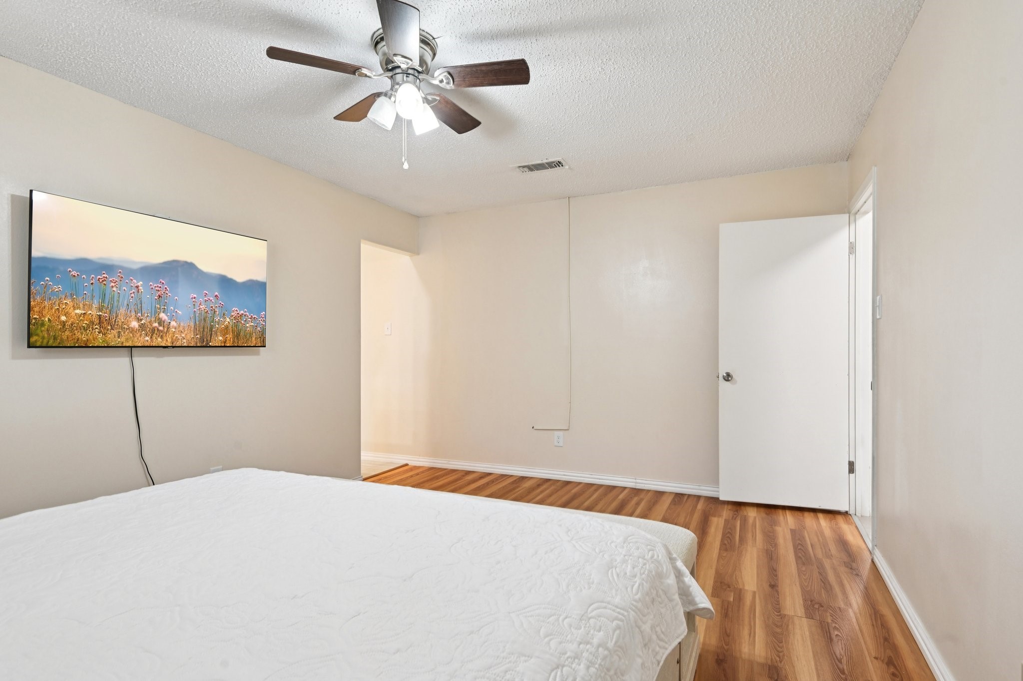 2106 Avalon Lane Arlington TX 76014