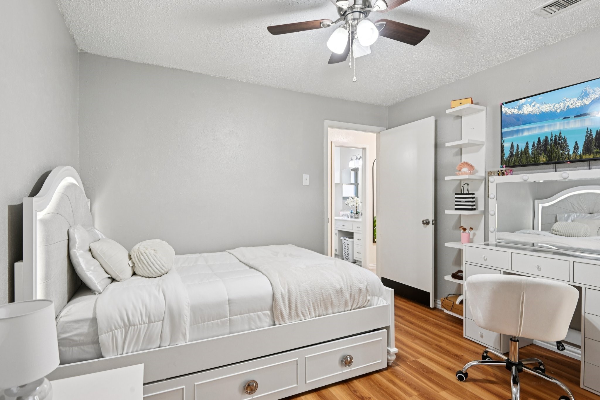 2106 Avalon Lane Arlington TX 76014