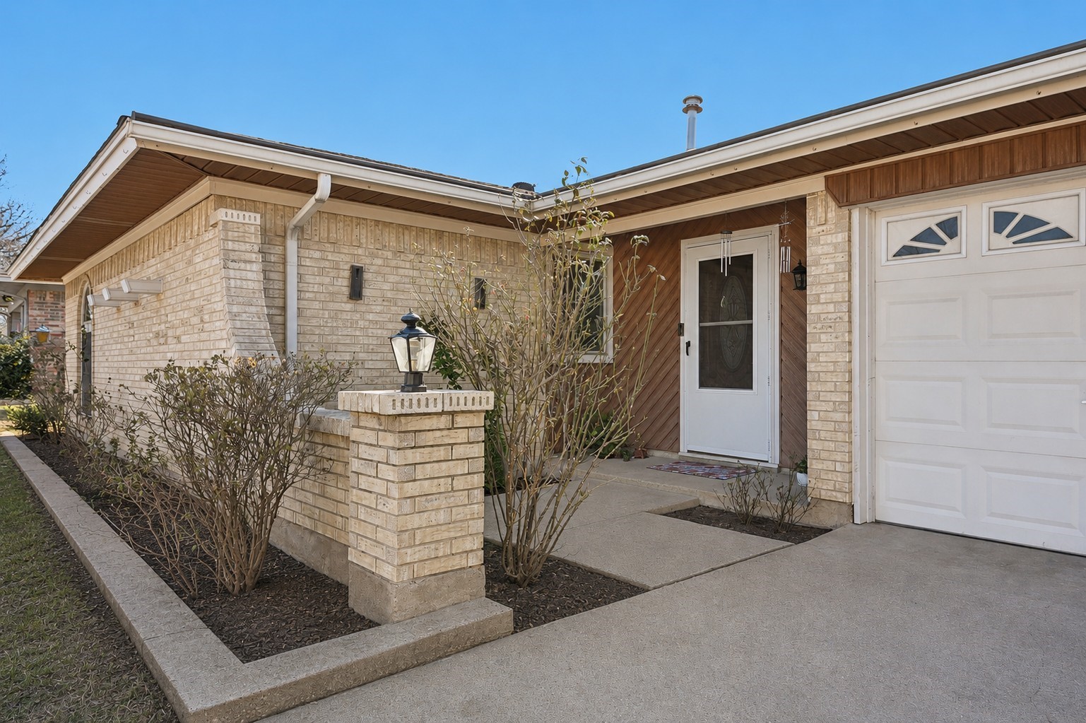 2106 Avalon Lane Arlington TX 76014