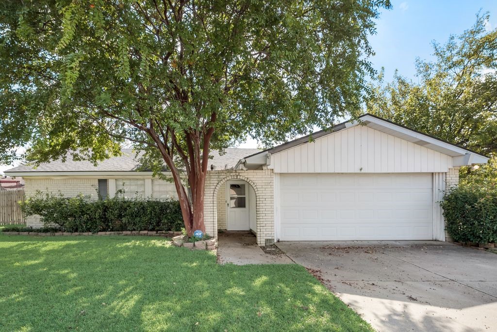 1916 Memphis Drive Bedford TX 76022